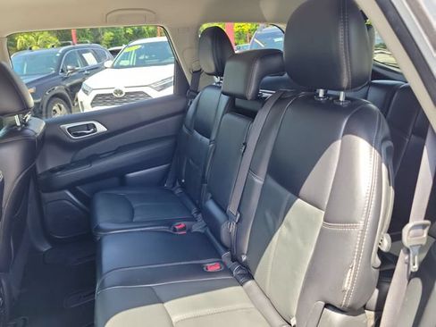 Used 2020 Nissan Pathfinder SL FWD image 12