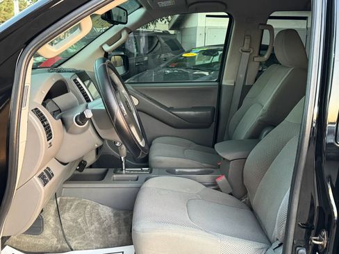 Used 2014 Nissan Frontier SV w/ SV Value Truck Package RWD image 13