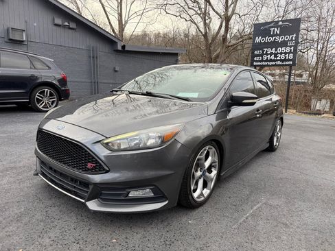 Used 2017 Ford Focus ST FWD image 21