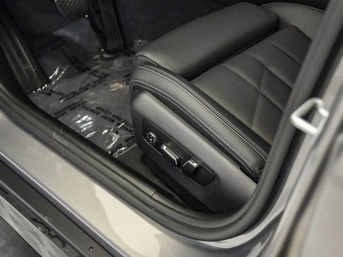 Used 2025 BMW 530i w/ Premium Package image 22