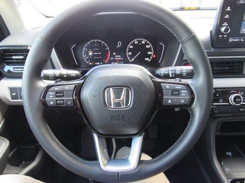 Used 2025 Honda Pilot Touring image 16