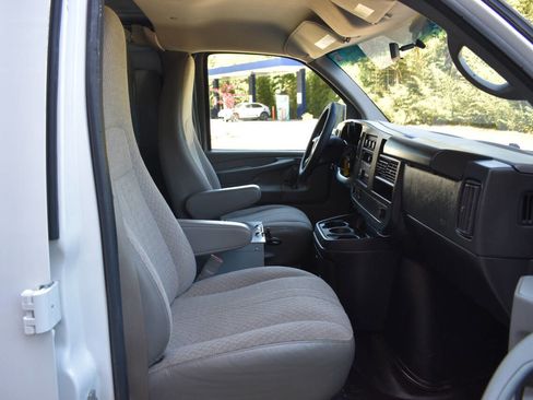 Used 2015 Chevrolet Express 2500 image 8
