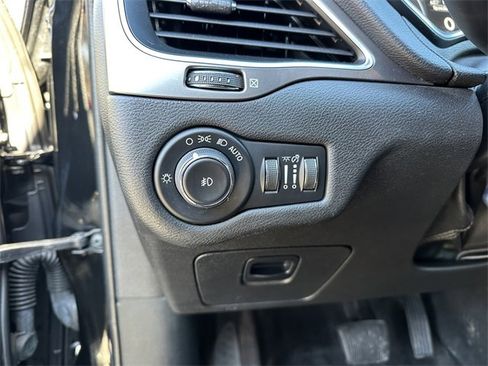 Used 2019 Jeep Cherokee Latitude Plus image 34