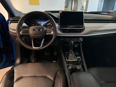 Used 2025 Jeep Compass Limited image 34