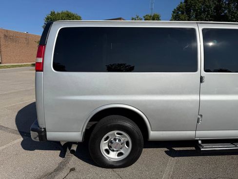 Used 2015 GMC Savana 3500 LT w/ LT Preferred Equipment Group RWD image 46