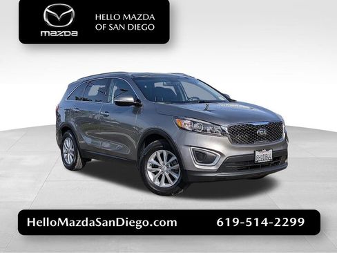 Used 2018 Kia Sorento FWD image 1