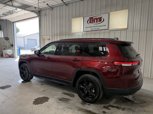 Used 2025 Jeep Grand Cherokee L Limited w/ Black Appearance Package AWD/4WD image 15