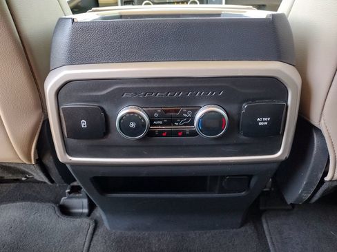 Used 2024 Ford Expedition Limited AWD/4WD image 8