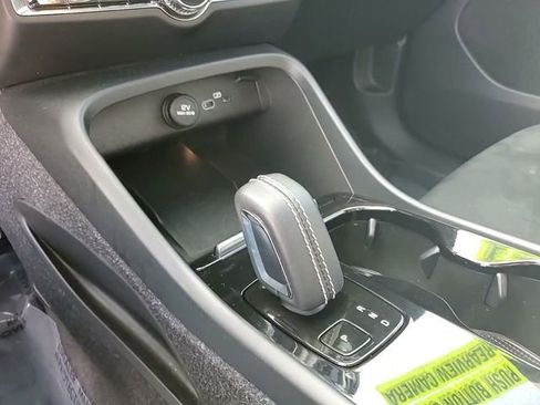 Used 2021 Volvo XC40 P8 Recharge w/ Advanced Package image 23