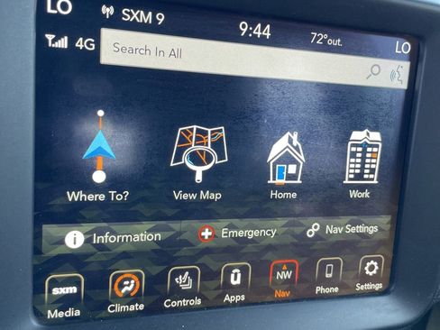 Used 2020 Jeep Renegade Altitude AWD/4WD image 10