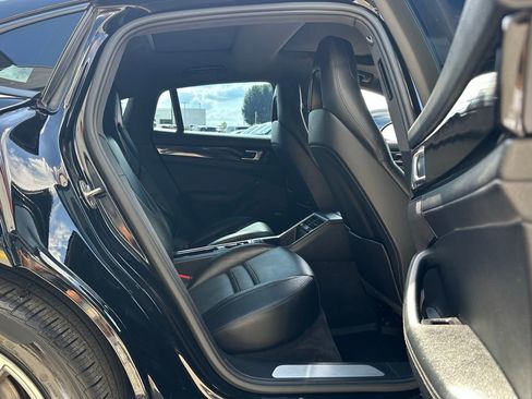Used 2019 Porsche Panamera image 31