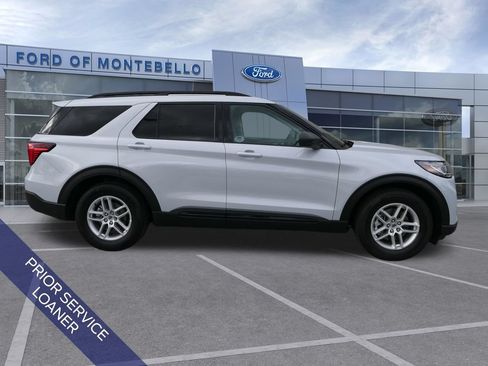 Used 2026 Ford Explorer Active w/ Active Comfort Package RWD image 2