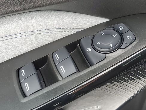 Used 2025 Chevrolet Trax LT w/ LT Convenience Package image 28