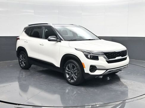 Used 2023 Kia Seltos S w/ Navigation Package FWD image 1