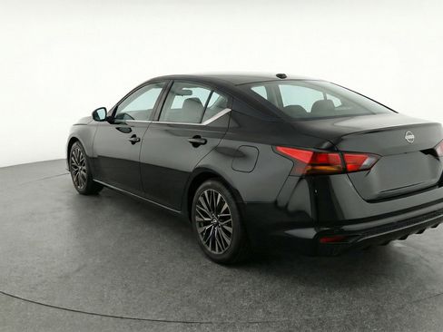 Used 2025 Nissan Altima 2.5 SV FWD image 6