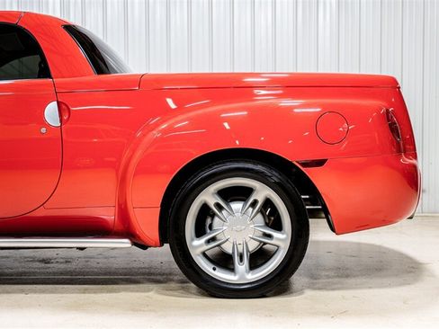 Used 2004 Chevrolet SSR w/ Preferred Equipment Group RWD image 4