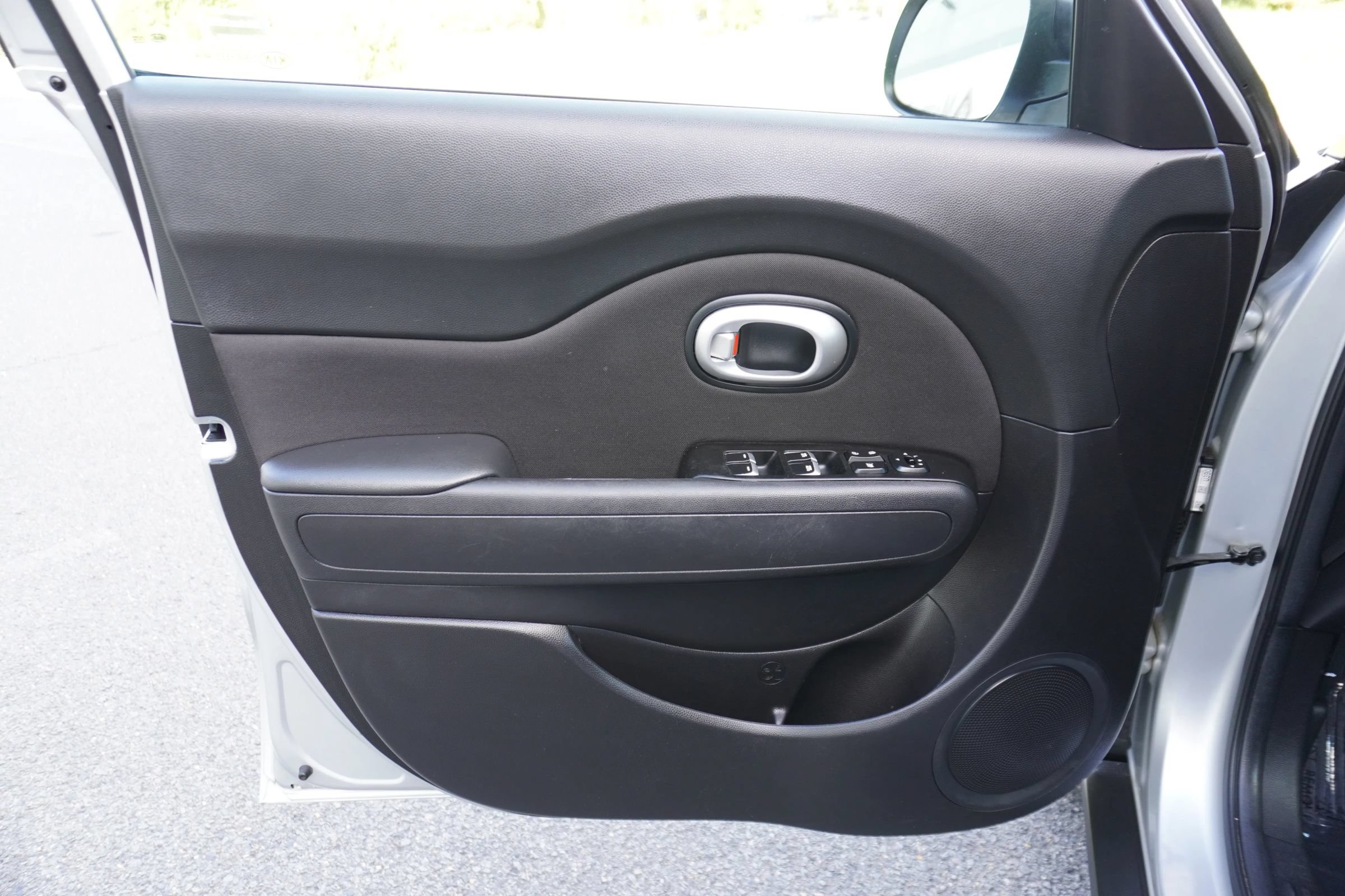 Used 2018 Kia Soul + FWD image 13