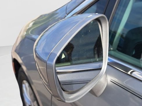 Used 2017 Chrysler Pacifica Touring-L image 9