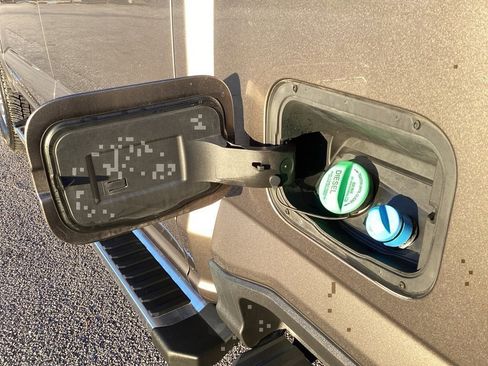 Used 2023 Ford F250 Lariat w/ Chrome Package image 16