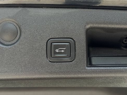 Used 2024 Chevrolet Equinox RS w/ LPO, Floor Liner Package FWD image 18