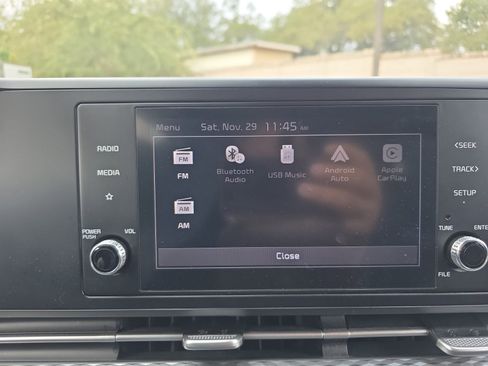 Certified 2024 Kia Carnival LX image 15