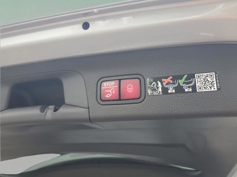 Used 2026 Mercedes-Benz GLS 450 4MATIC image 10