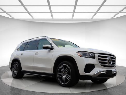 Used 2024 Mercedes-Benz GLS 450 4MATIC image 3