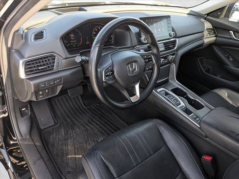 Used 2018 Honda Accord Touring image 9