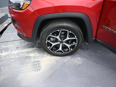 Used 2025 Jeep Compass Limited AWD/4WD image 15