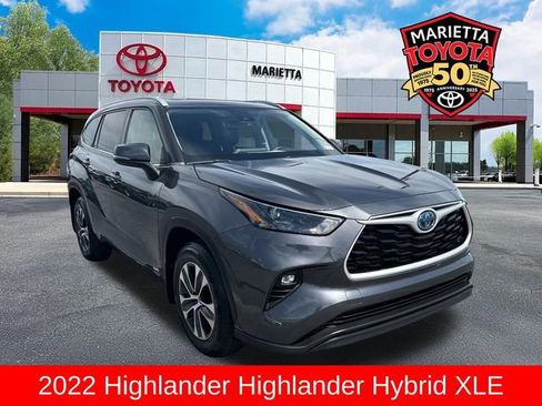 Used 2022 Toyota Highlander XLE AWD/4WD image 1