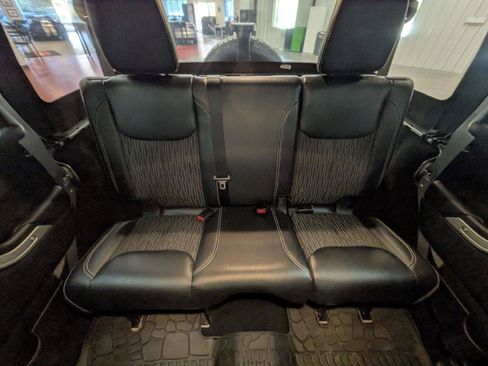 Used 2015 Jeep Wrangler Unlimited Sport AWD/4WD image 26