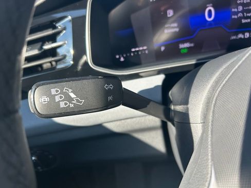 Used 2025 Volkswagen Jetta SE w/ Sunroof Package image 20