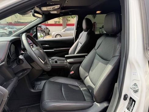 Used 2025 Toyota Sienna XSE FWD image 28