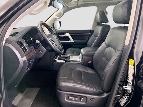 Used 2019 Toyota Land Cruiser w/ Preferred Accessory Package AWD/4WD image 18