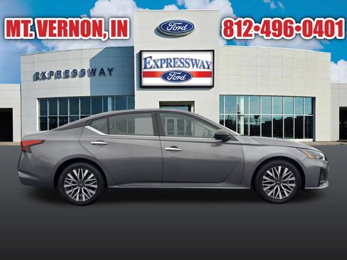 Used 2024 Nissan Altima 2.5 SV image 5