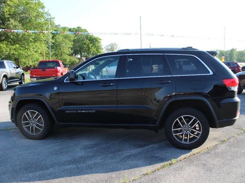 Used 2019 Jeep Grand Cherokee Laredo w/ 18" Wheel & 8.4" Radio Group image 6