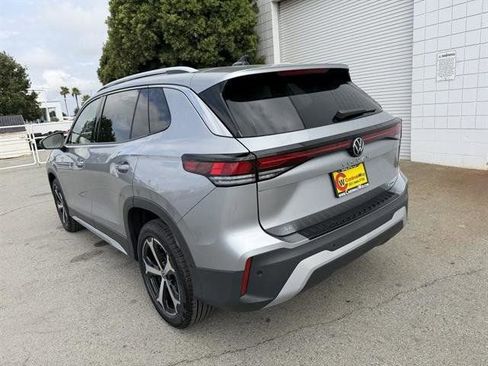 New 2025 Volkswagen Tiguan SE image 4