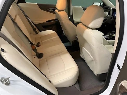 Used 2024 Chevrolet Malibu LT image 11