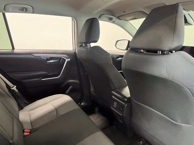 Used 2025 Toyota RAV4 XLE AWD/4WD image 16