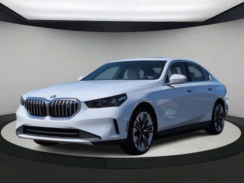 Used 2025 BMW i5 xDrive40 w/ Premium Package AWD/4WD image 4