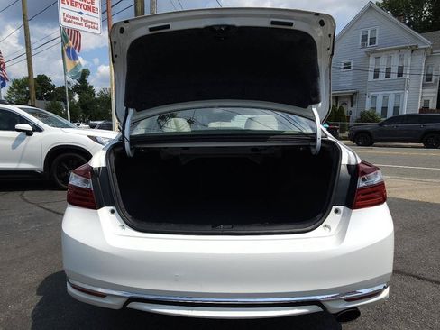Used 2016 Honda Accord EX image 24