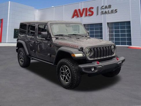Used 2025 Jeep Wrangler Unlimited Rubicon w/ Convenience Group AWD/4WD image 3