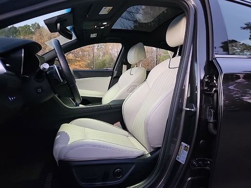 Used 2025 Genesis G70 2.5T w/ Sport Prestige Package image 7