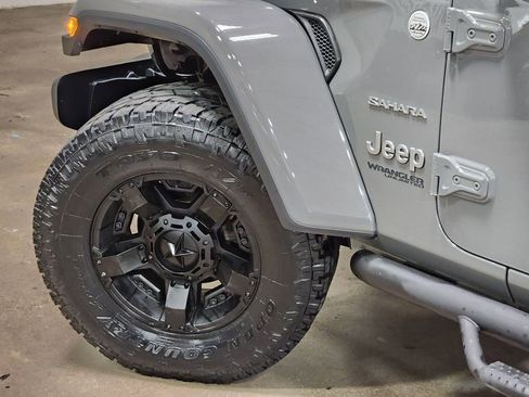 Used 2018 Jeep Wrangler Unlimited Sahara image 23