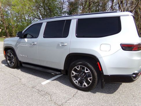 Used 2023 Jeep Wagoneer Series III w/ Convenience Group I image 7