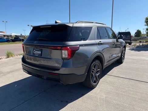 Used 2025 Ford Explorer ST-Line w/ ST-Line Street Pack AWD/4WD image 8
