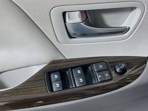 Certified 2018 Toyota Sienna XLE w/ XLE Navigation Package FWD image 16