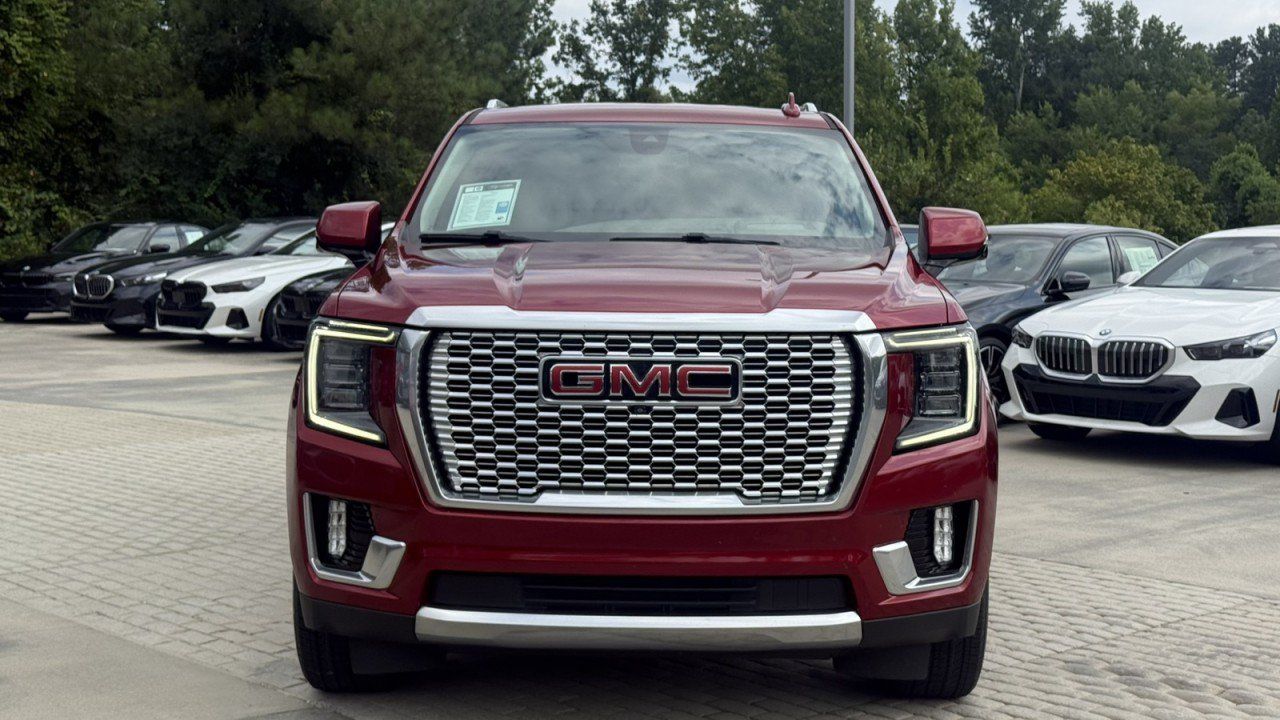 Used 2022 GMC Yukon Denali RWD image 9