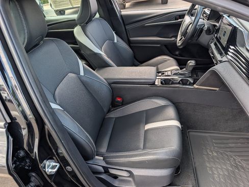 Used 2025 Toyota Camry SE FWD image 8