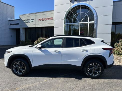 Used 2024 Chevrolet Trax LT image 3